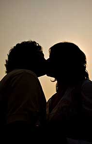 Die monogame oder polygame und die dauerhafte oder temporäre Ehe ist seit jeher bei den Menschen die Norm.